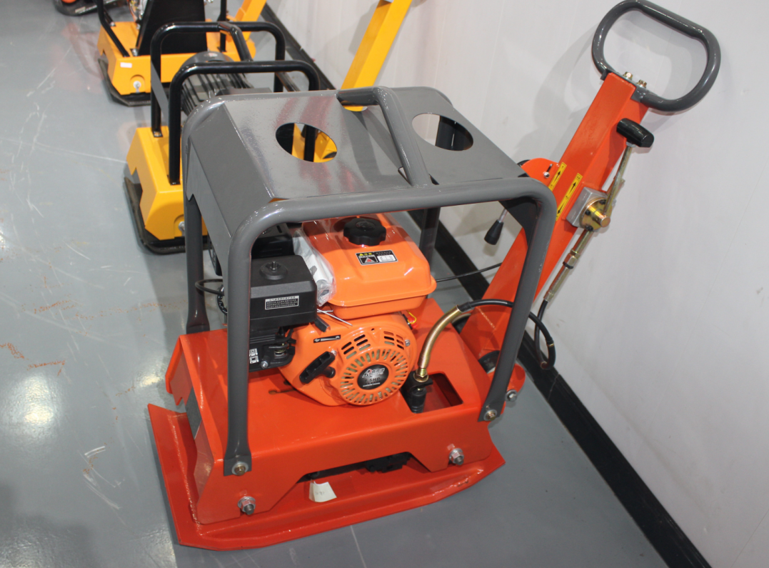 The Factory Supplies Bidirectional Reversible Sand Vibrating Plate Compactors and Plate Tampers for Construction Use.